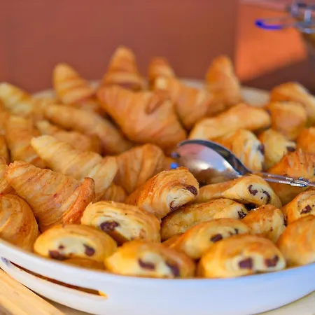 Sure By Western Annecy 3*