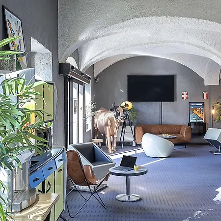 Sure By Western Annecy