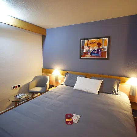 Sure By Western Annecy 3*