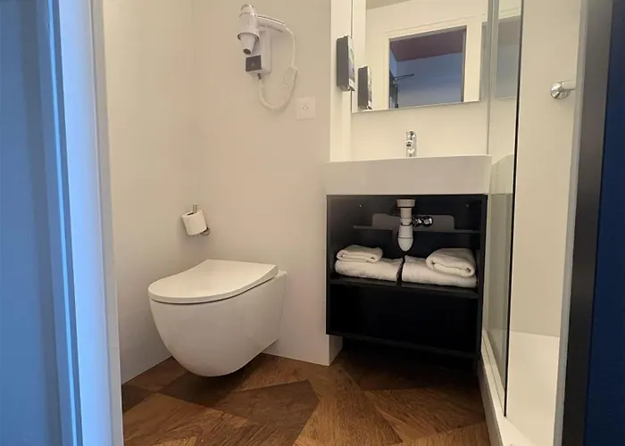 Sure By Western Annecy 3*